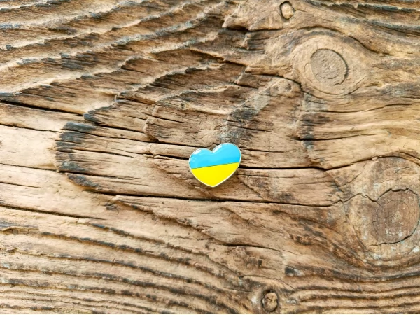 Брошь "Прапор України серце" арт. 14821